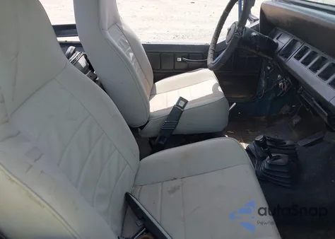 1993 Jeep Wrangler / Yj S z USA, uszkodzony, nr VIN 1J4FY19P2PP215349